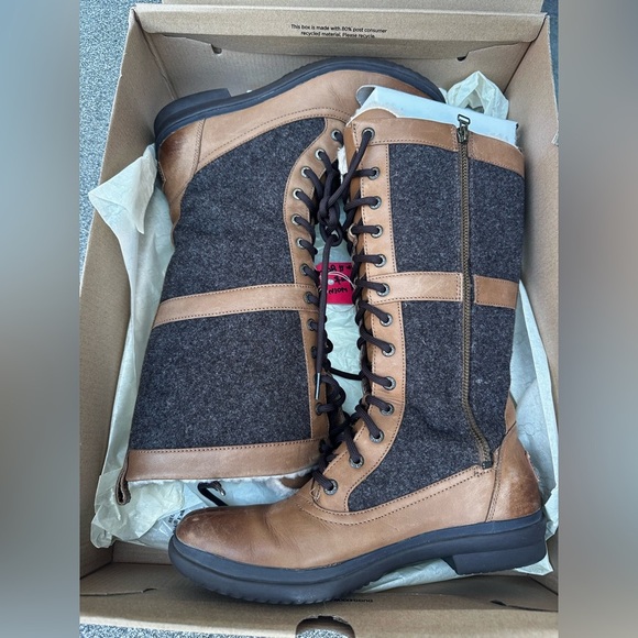 Women’s UGG Waterproof Elvia Lace Up & Zip boot Size 9 - Picture 1 of 7